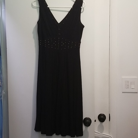 Sandra Darren Dresses & Skirts - Beautiful black dress. Size 6
